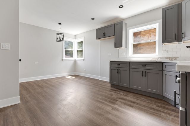 8647 S Kingston Avenue, Chicago, IL 60617