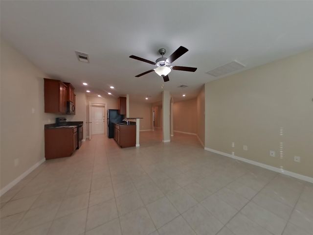 821 Painted Bison Drive, La Marque, TX 77568