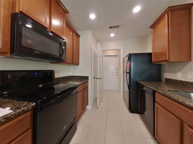 821 Painted Bison Drive, La Marque, TX 77568