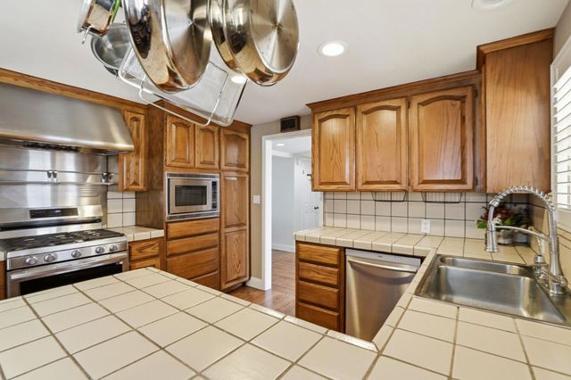 7460 Miller Avenue, Gilroy, CA 95020