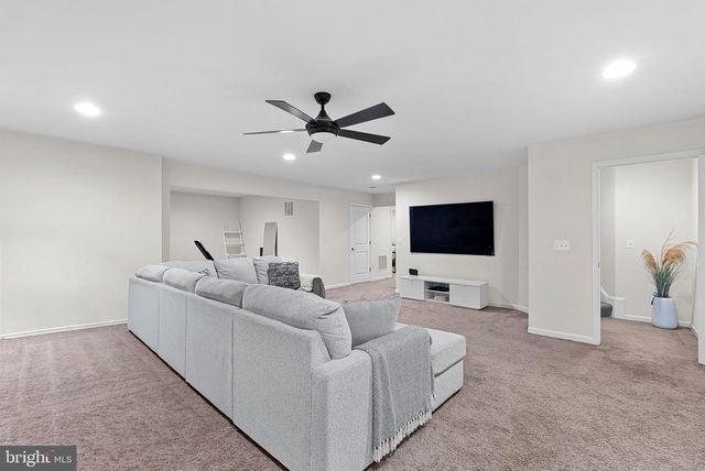 1010 THEMIS ST SE, Leesburg, VA 20175