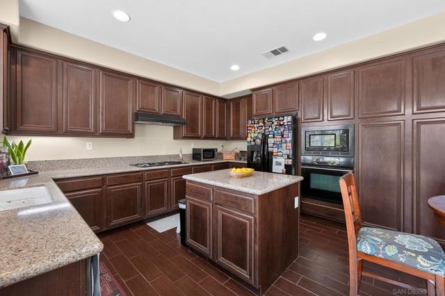 21516 Coral Rock Lane, Wildomar, CA 92595