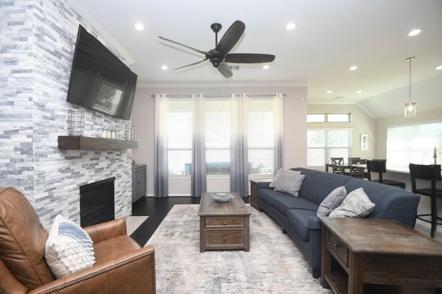 6304 Wood Creek Lane, League City, TX 77573