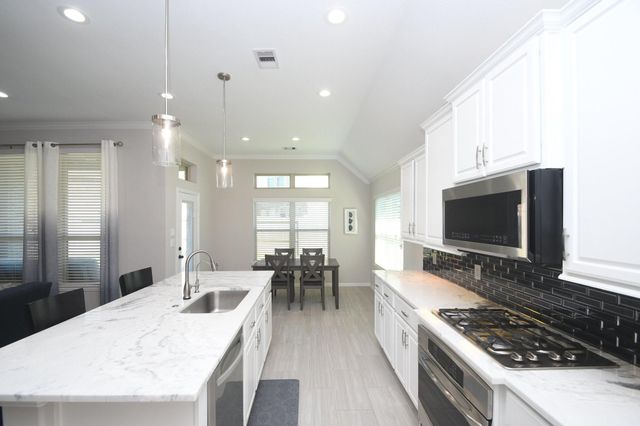 6304 Wood Creek Lane, League City, TX 77573