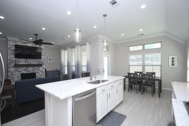 6304 Wood Creek Lane, League City, TX 77573