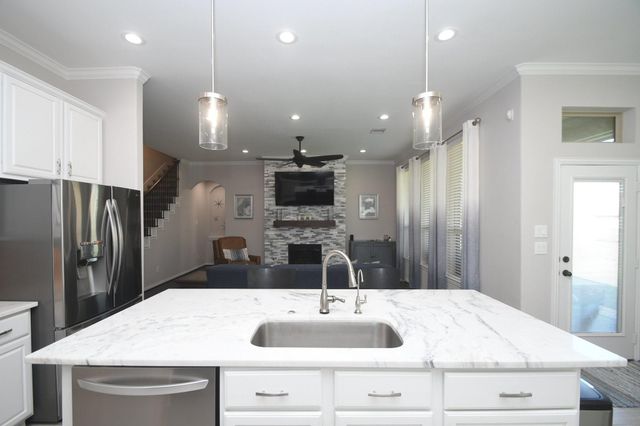 6304 Wood Creek Lane, League City, TX 77573