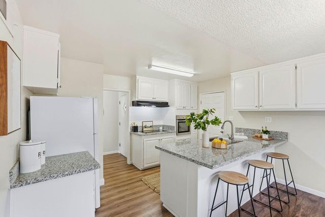 8200 Zenith Dr, Citrus Heights, CA 95621