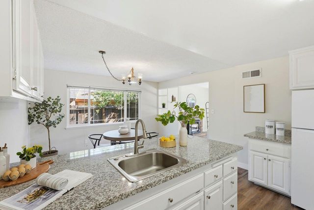 8200 Zenith Dr, Citrus Heights, CA 95621