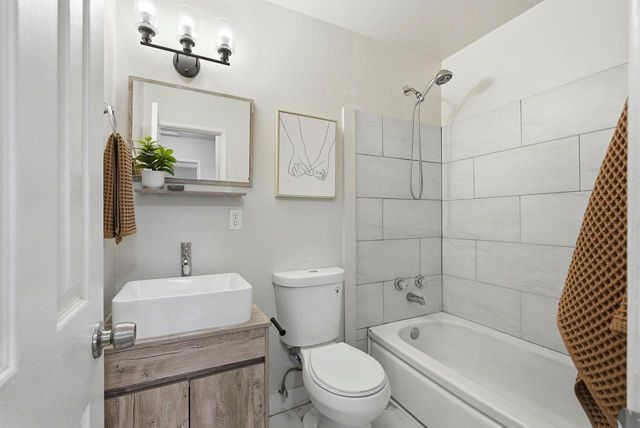 8200 Zenith Dr, Citrus Heights, CA 95621