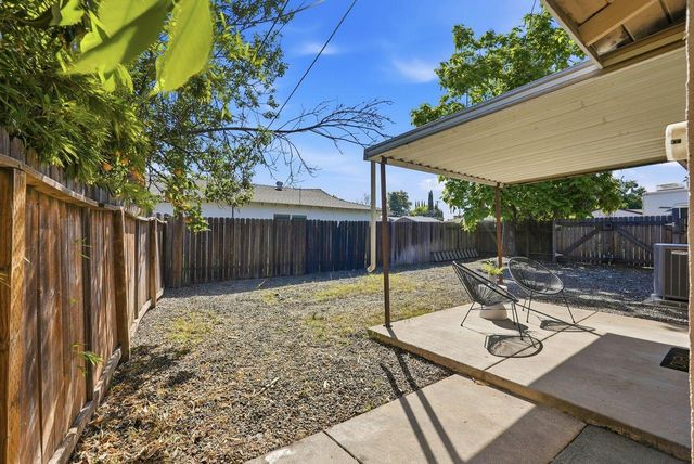 8200 Zenith Dr, Citrus Heights, CA 95621