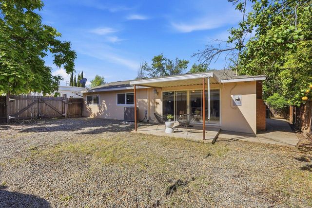 8200 Zenith Dr, Citrus Heights, CA 95621