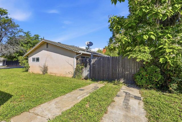 8200 Zenith Dr, Citrus Heights, CA 95621