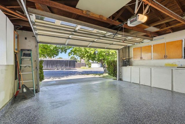 8200 Zenith Dr, Citrus Heights, CA 95621