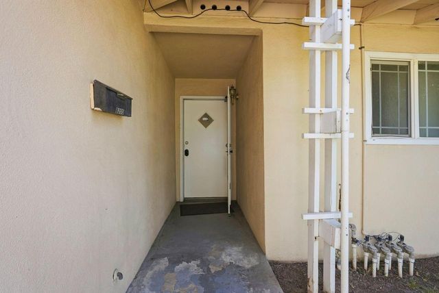 8200 Zenith Dr, Citrus Heights, CA 95621