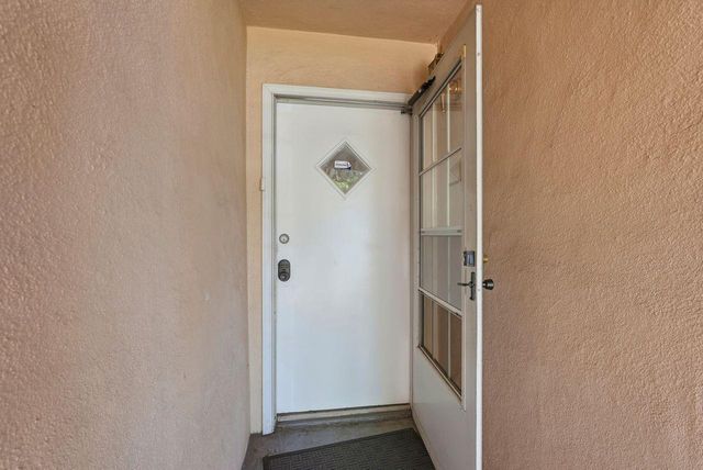 8200 Zenith Dr, Citrus Heights, CA 95621