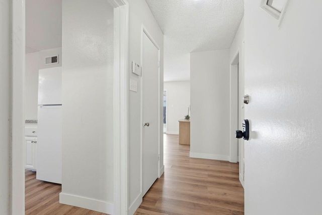 8200 Zenith Dr, Citrus Heights, CA 95621