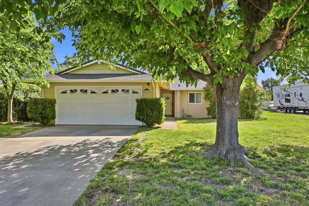 8200 Zenith Dr, Citrus Heights, CA 95621