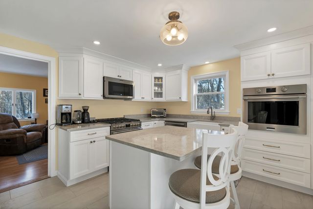 9 Barkland Drive, Derry, NH 03038