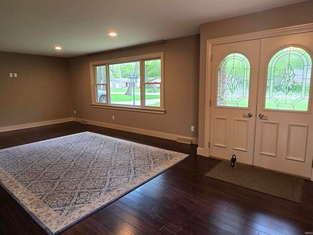 54519 Whispering Oak Drive, Mishawaka, IN 46545
