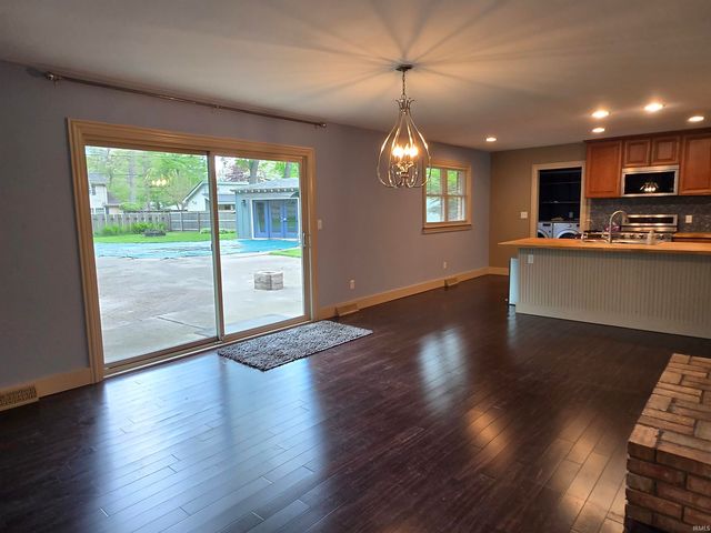 54519 Whispering Oak Drive, Mishawaka, IN 46545
