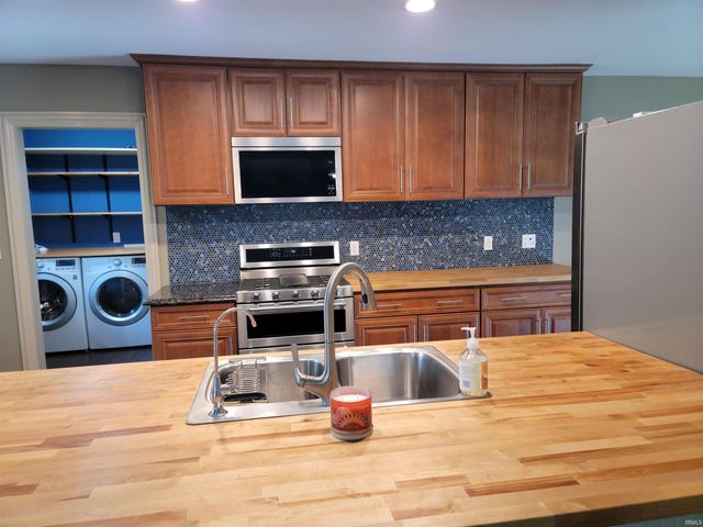 54519 Whispering Oak Drive, Mishawaka, IN 46545