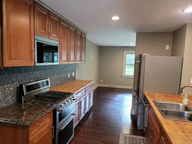 54519 Whispering Oak Drive, Mishawaka, IN 46545
