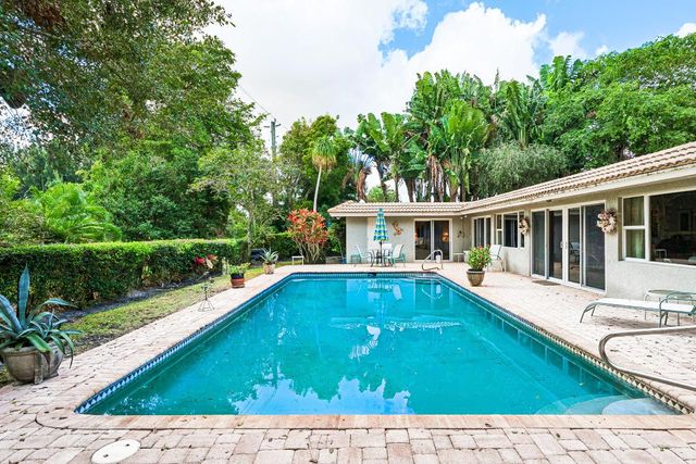 416 S Country Club Drive, Atlantis, FL 33462