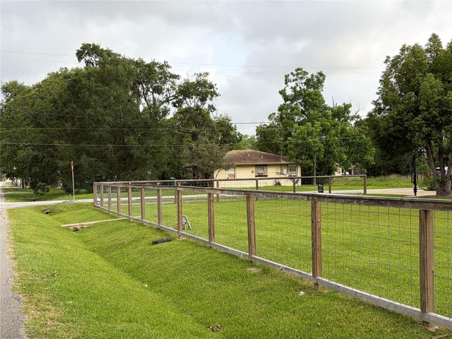 1208 4th Street, Seabrook, TX 77586