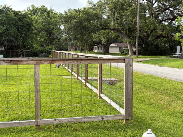 1208 4th Street, Seabrook, TX 77586