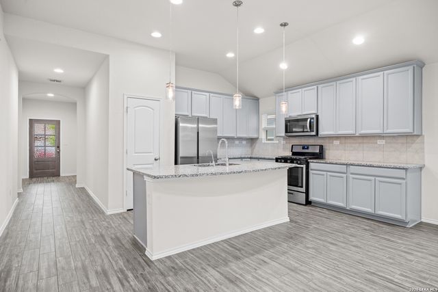 7634 Desperado Way, Boerne, TX 78015