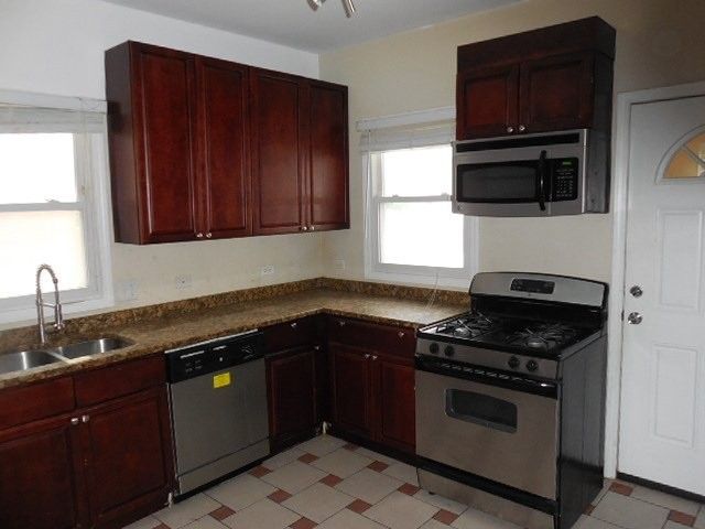 312 S 10th Avenue, Maywood, IL 60153