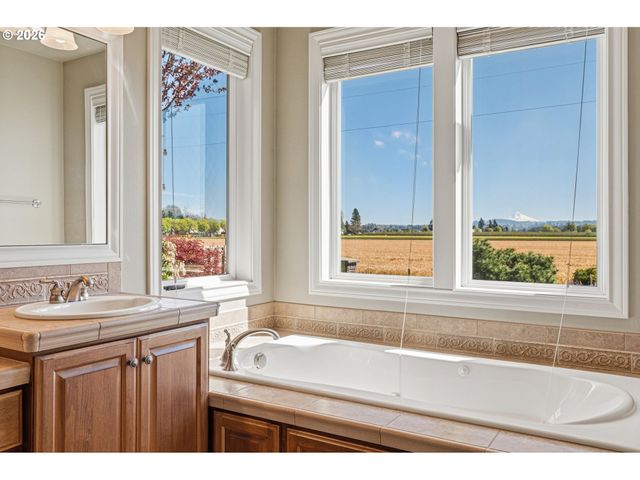 1574 S Redwood St, Canby, OR 97013
