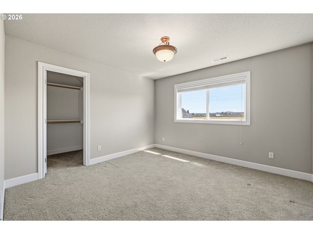 1574 S Redwood St, Canby, OR 97013