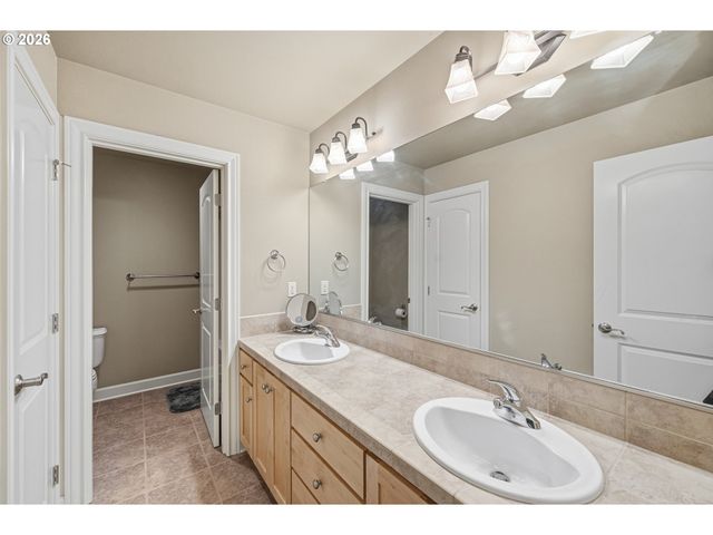 1574 S Redwood St, Canby, OR 97013