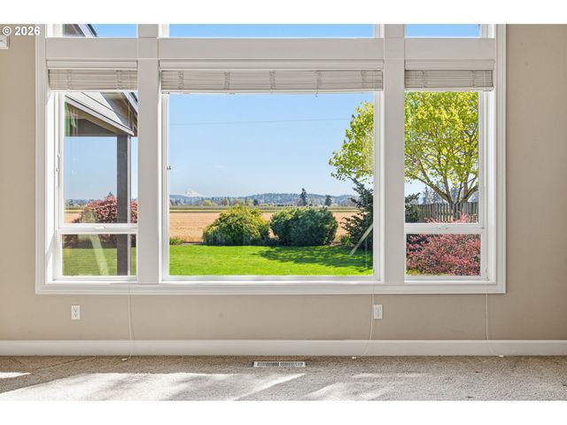 1574 S Redwood St, Canby, OR 97013