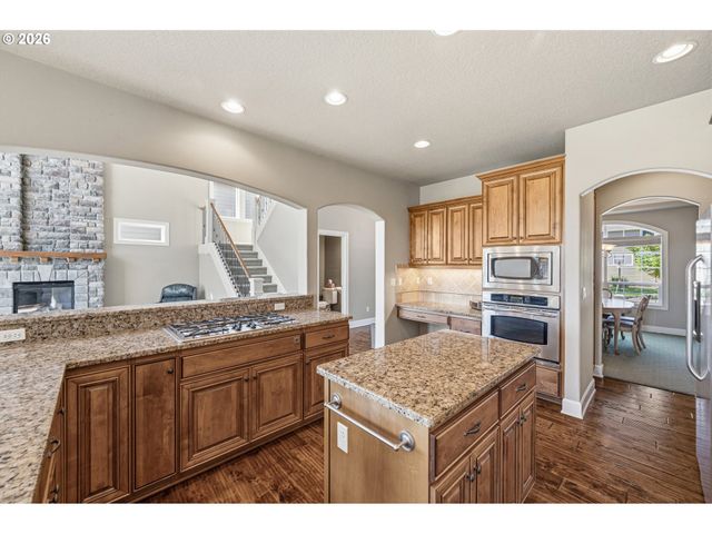 1574 S Redwood St, Canby, OR 97013