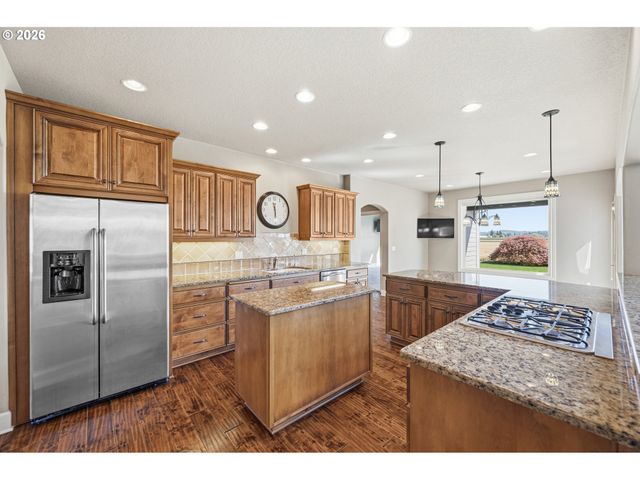 1574 S Redwood St, Canby, OR 97013