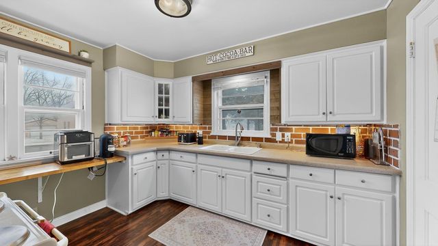 305 N Mantorville Avenue, Kasson, MN 55944