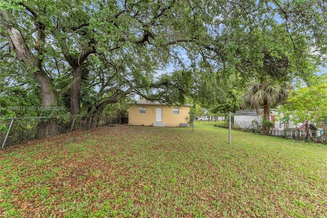 2231 NW 74th St, Miami, FL 33147