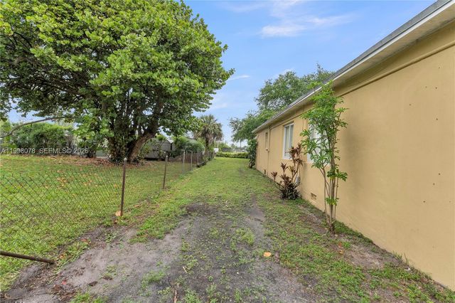 2231 NW 74th St, Miami, FL 33147