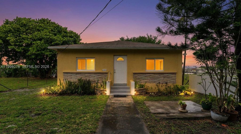 2231 NW 74th St, Miami, FL 33147