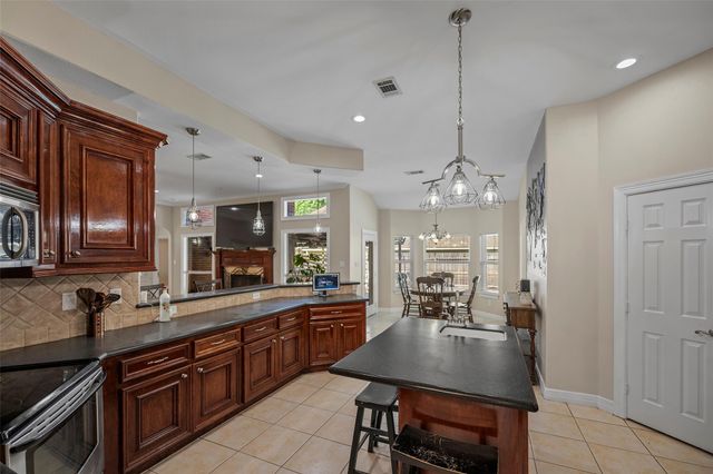 303 Beaumont Drive, Magnolia, TX 77354