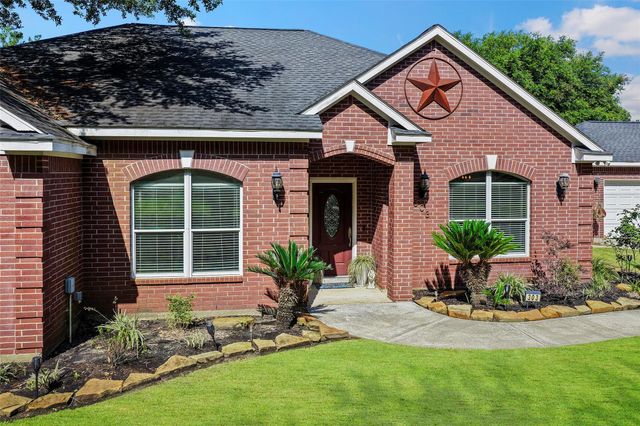 303 Beaumont Drive, Magnolia, TX 77354