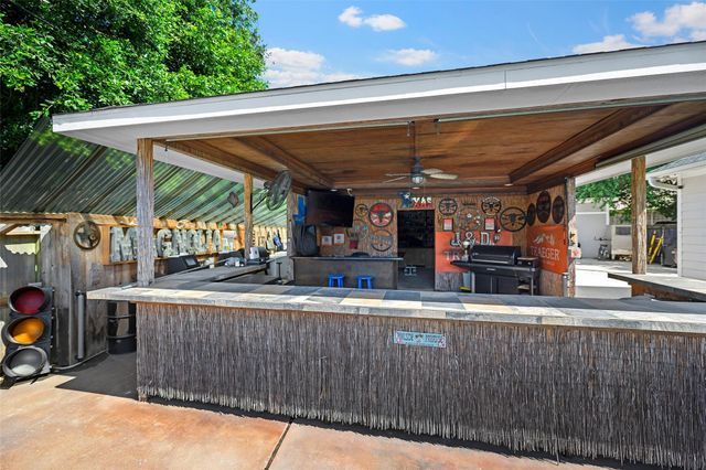 303 Beaumont Drive, Magnolia, TX 77354
