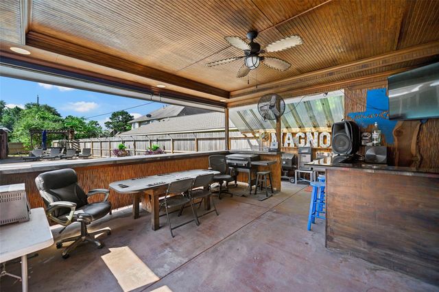 303 Beaumont Drive, Magnolia, TX 77354