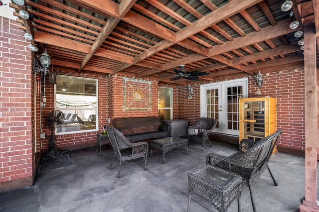 303 Beaumont Drive, Magnolia, TX 77354