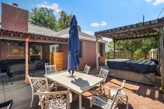 303 Beaumont Drive, Magnolia, TX 77354