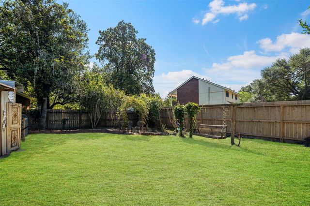303 Beaumont Drive, Magnolia, TX 77354