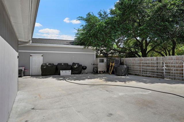 303 Beaumont Drive, Magnolia, TX 77354