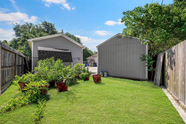 303 Beaumont Drive, Magnolia, TX 77354
